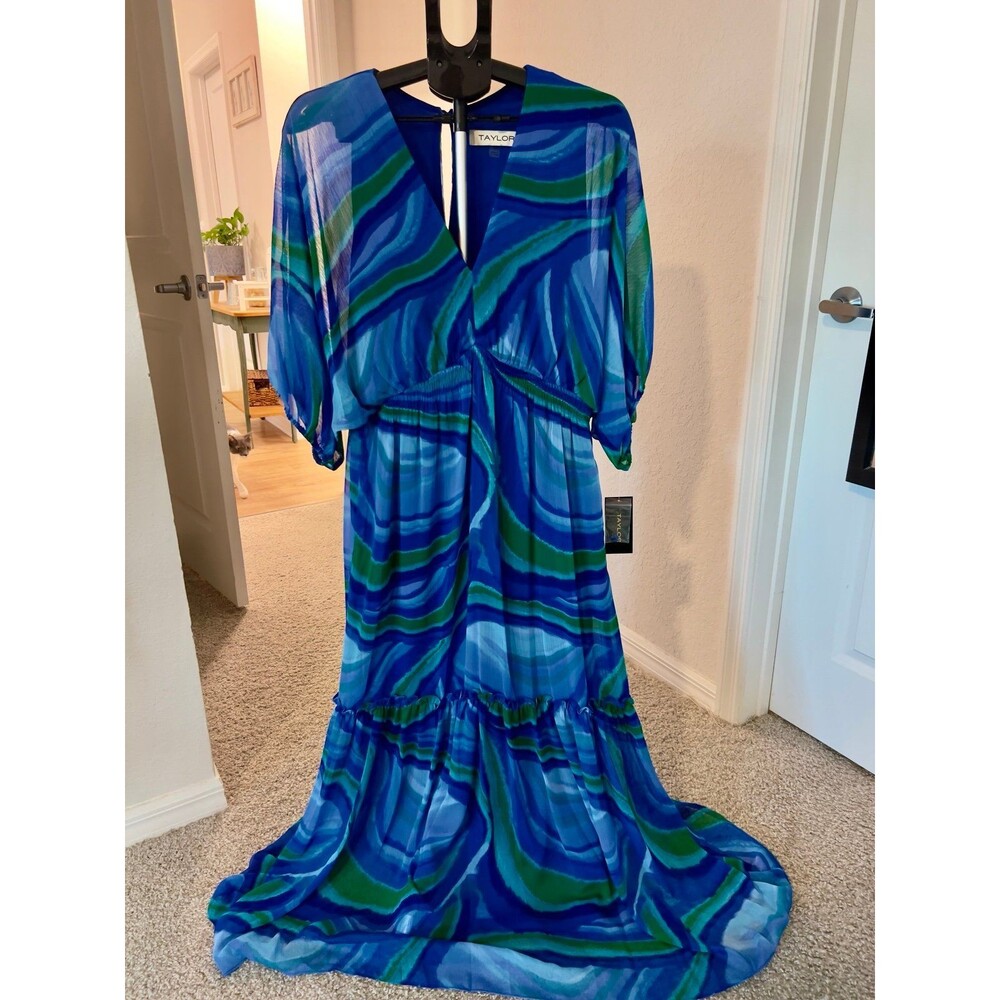 NWT! Taylor Dolman Elbow Sleeve V-Neck Smocked Empire Waist Dress Women’s 16 - Picture 2 of 12